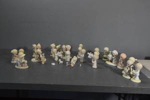 lot 372 image: Precious Moments, 24 pieces