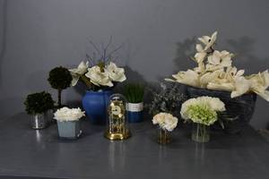 lot 375 image: Anniversary clock, art. flowers