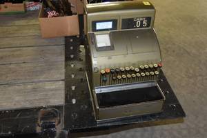 lot 386 image: National Cash Register wkey