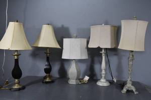 lot 394 image: 5) Table lamps with finials