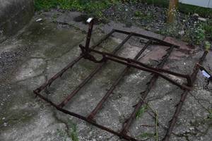 lot 24 image: Steel garden harrow section