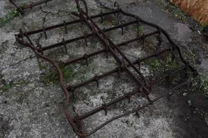 lot 25 image: Steel garden harrow section