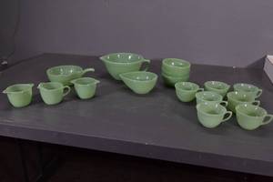lot 7 image: Green set of Fire King