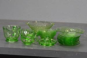 lot 16 image: Green dishes
