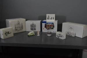 lot 95 image: Snow Village