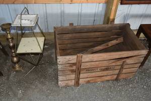 lot 121 image: Crate, Ashtray, Holder