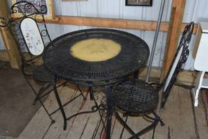 lot 128 image: Patio Table and Chairs