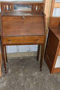 lot 140 image: Drop Front Desk