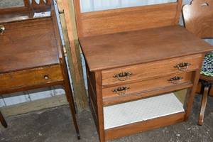 lot 141 image: Commode Wtowel rack
