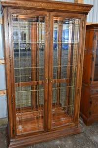 lot 146 image: Hutch with glass shelves