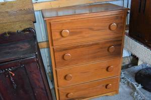 lot 157 image: Chest of Drawers