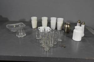 lot 172 image: Milk glass