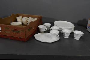 lot 171 image: Milk glass