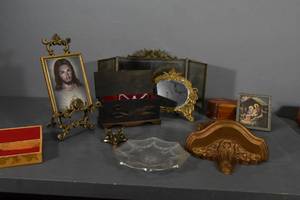 lot 193 image: Mirrors, boxes