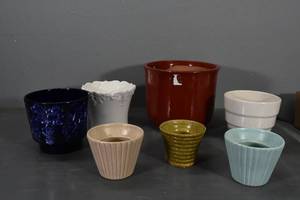 lot 195 image: 7 Flower pots