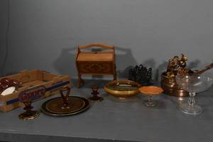 lot 198 image: Assorted items