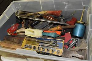 lot 199 image: Tub of tools
