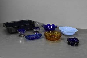 lot 207 image: Roaster bottomblue dishes