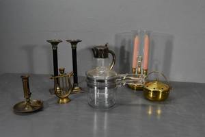 lot 208 image: Assorted items