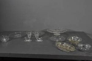 lot 211 image: Clear glass