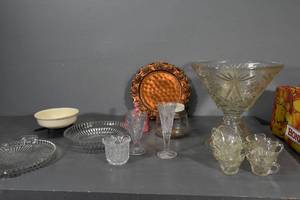 lot 213 image: Clear glass