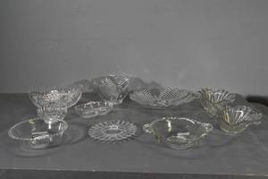 lot 214 image: Clear glass bowls