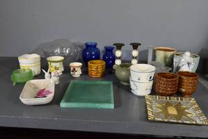 lot 227 image: Assorted items