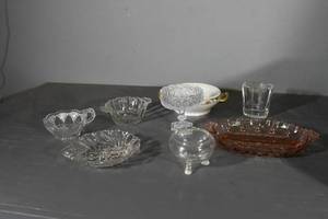 lot 229 image: Pink Depressionclear glass