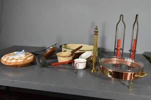 lot 237 image: Kitchenware
