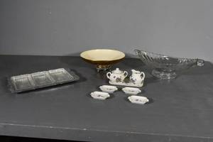 lot 243 image: Haeger bowl(22 carat)