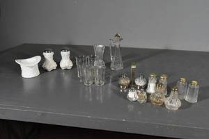 lot 251 image: 5 sets Salt & Pepper