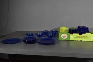lot 253 image: Cobalt blue dishes