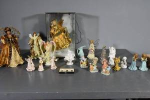 lot 262 image: 12 angels
