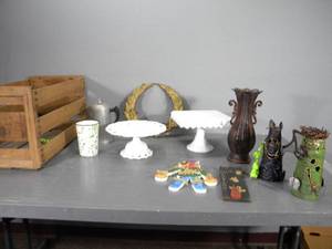 lot 27 image: Assorted dishes