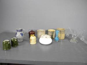 lot 30 image: Roseville stoneware,