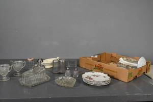 lot 26 image: Clear glass assorted dishes
