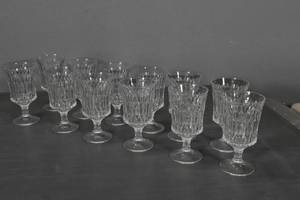 lot 19 image: 12 Stemware