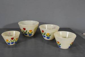 lot 20 image: Set of 4 FireKing Mixing bowls