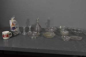 lot 23 image: Assorted clear glass
