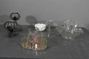 lot 24 image: Assorted glass vases
