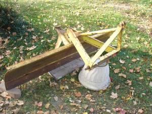 lot 6 image: FORD 3 POINT BLADE 7 FT