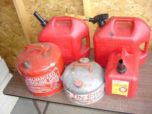 lot 68 image: 5 POLY AND METAL GAS CANS