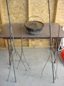 lot 63 image: WAGNER DUTCH OVEN WITH COVER