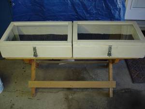 lot 30 image: 2 MERCHANDISE DISPLAY CASES