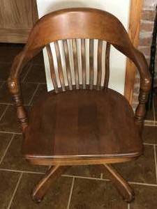 lot 53 image: VINTAGE DESK CHAIR