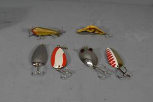 lot 10 image: Many kinds of spoon &amp&nbsp Muskie lures