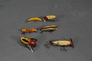 lot 11 image: 6 fishing lures
