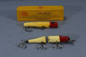lot 24 image: Pipe  Minnow & King Oreno in box