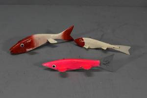 lot 28 image: 3 Spearing Decoys