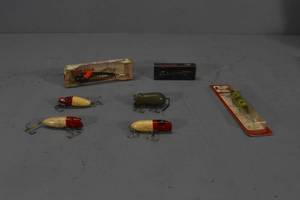 lot 29 image: 7 Fishing Lures